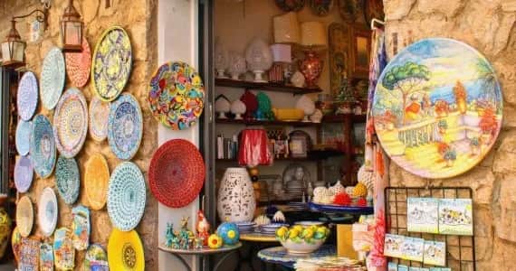 Gdzie kupić pamiątki w Rzymie? Odkryj unikalne miejsca i oferty