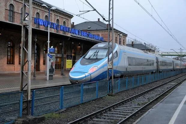 Gdzie zatrzymuje się PKP IC w Pszczynie? Sprawdź ważne informacje