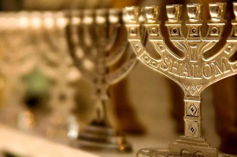 Co warto przywieźć z Izraela? Odkryj niezapomniane pamiątki