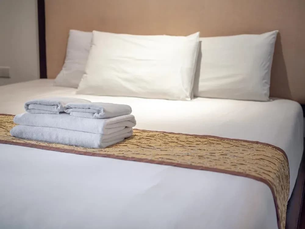 Jak pościelić łóżko w hotelu, aby wyglądało jak w luksusowym obiekcie
