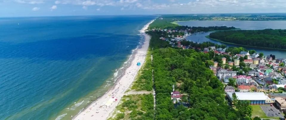 Najtańsze noclegi nad morzem – jak zaoszczędzić na wakacjach